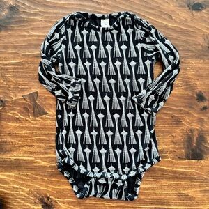 GUC kate quinn Black & White Space Needle Long Sleeve Modal Bodysuit 18-24